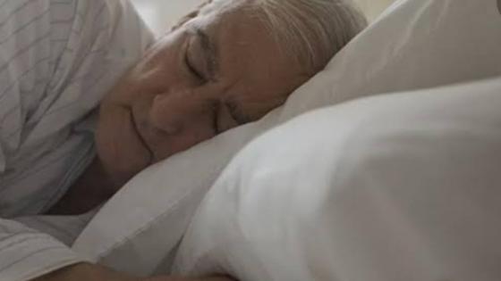 إجابة المختصين عن تساؤلات هل معدل النوم يقلل عند التقدم في السن؟